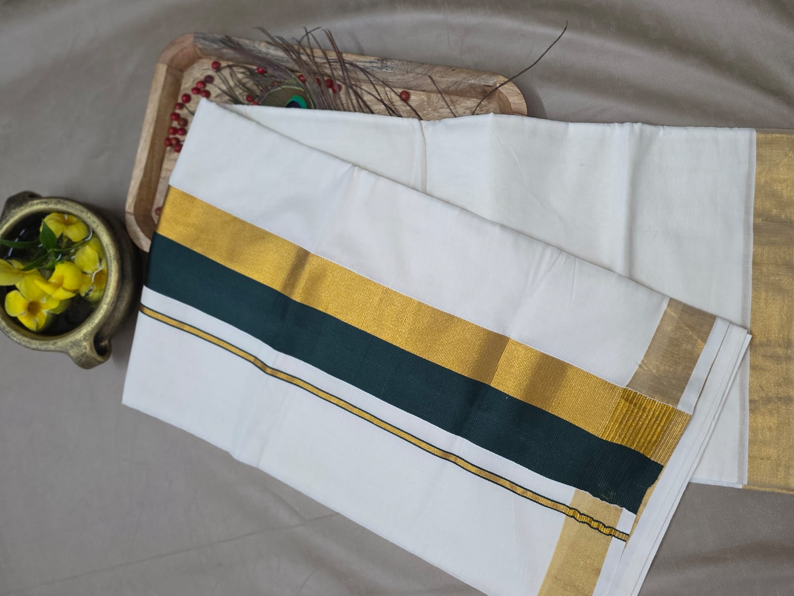 Kerala Saree-Plain body with green border