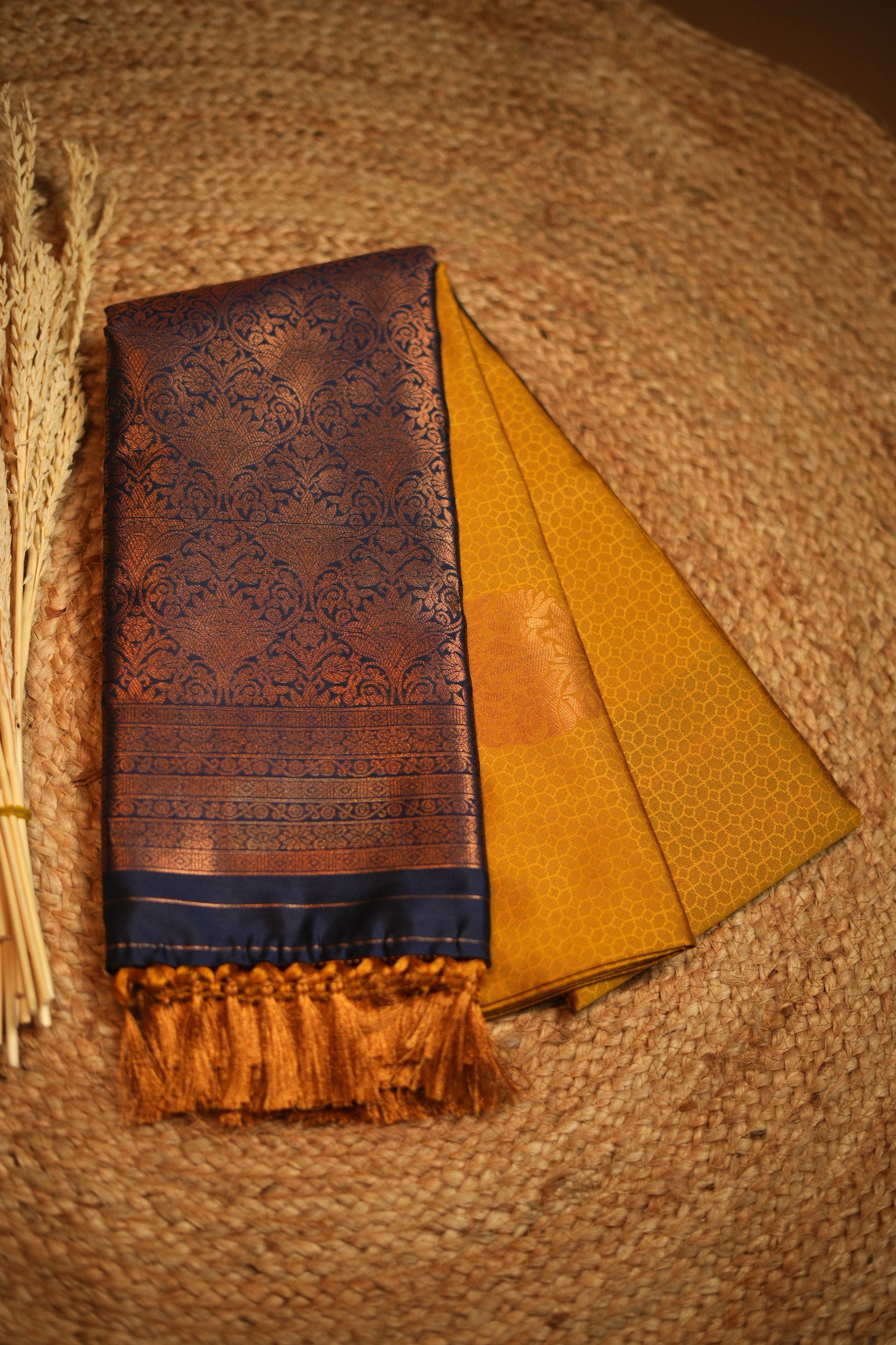 Mango yellow with blue