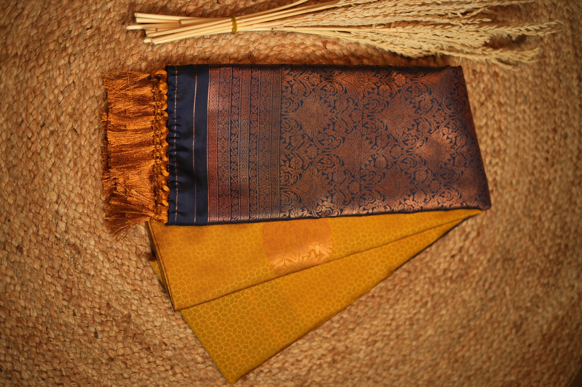 Mango yellow with blue