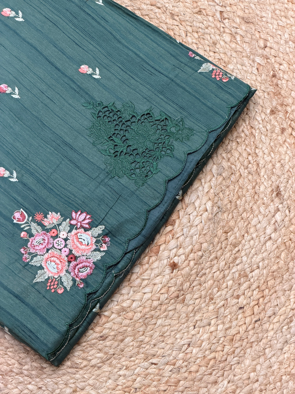 SCALLOPED SAREE WITH FLORAL DETAILING