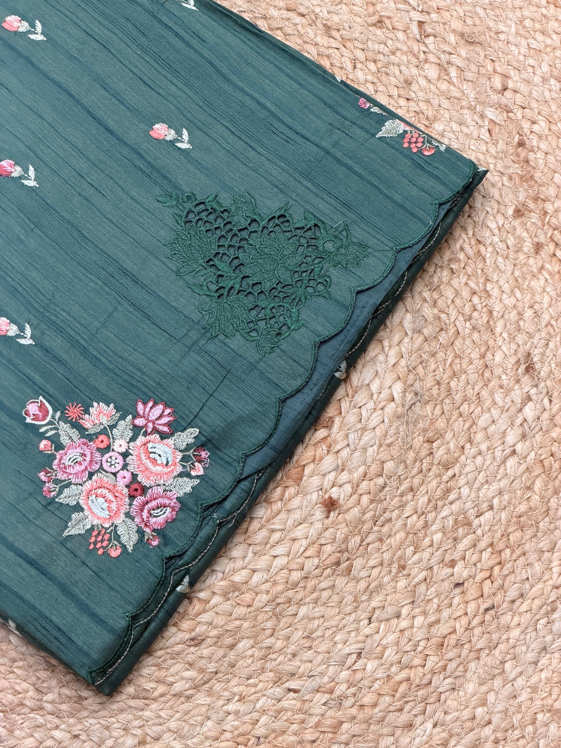 SCALLOPED SAREE WITH FLORAL DETAILING