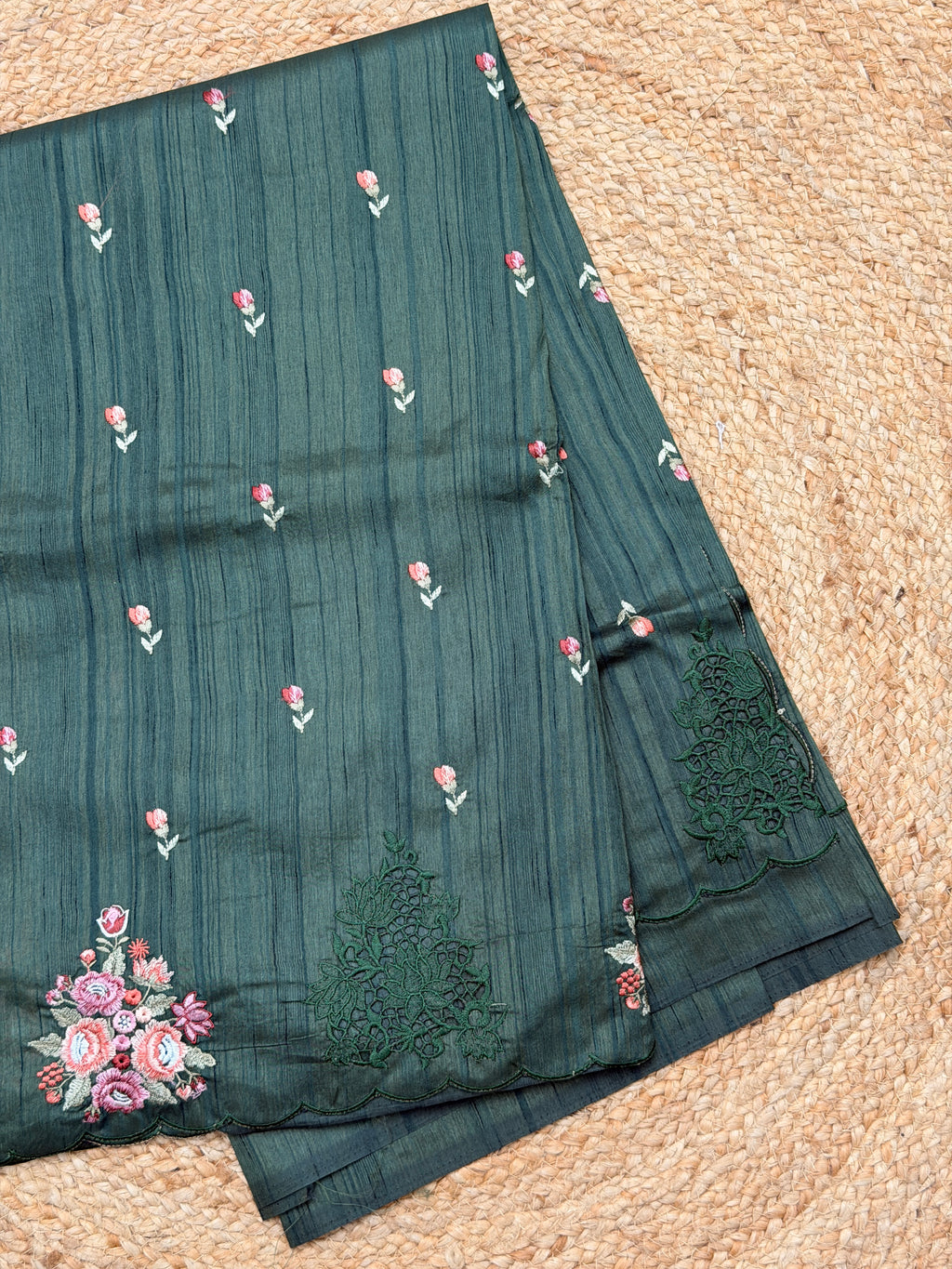 SCALLOPED SAREE WITH FLORAL DETAILING