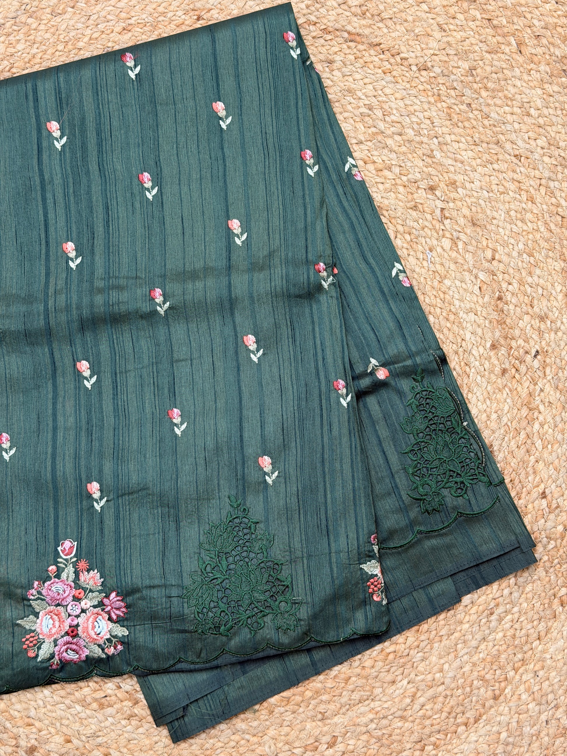 SCALLOPED SAREE WITH FLORAL DETAILING