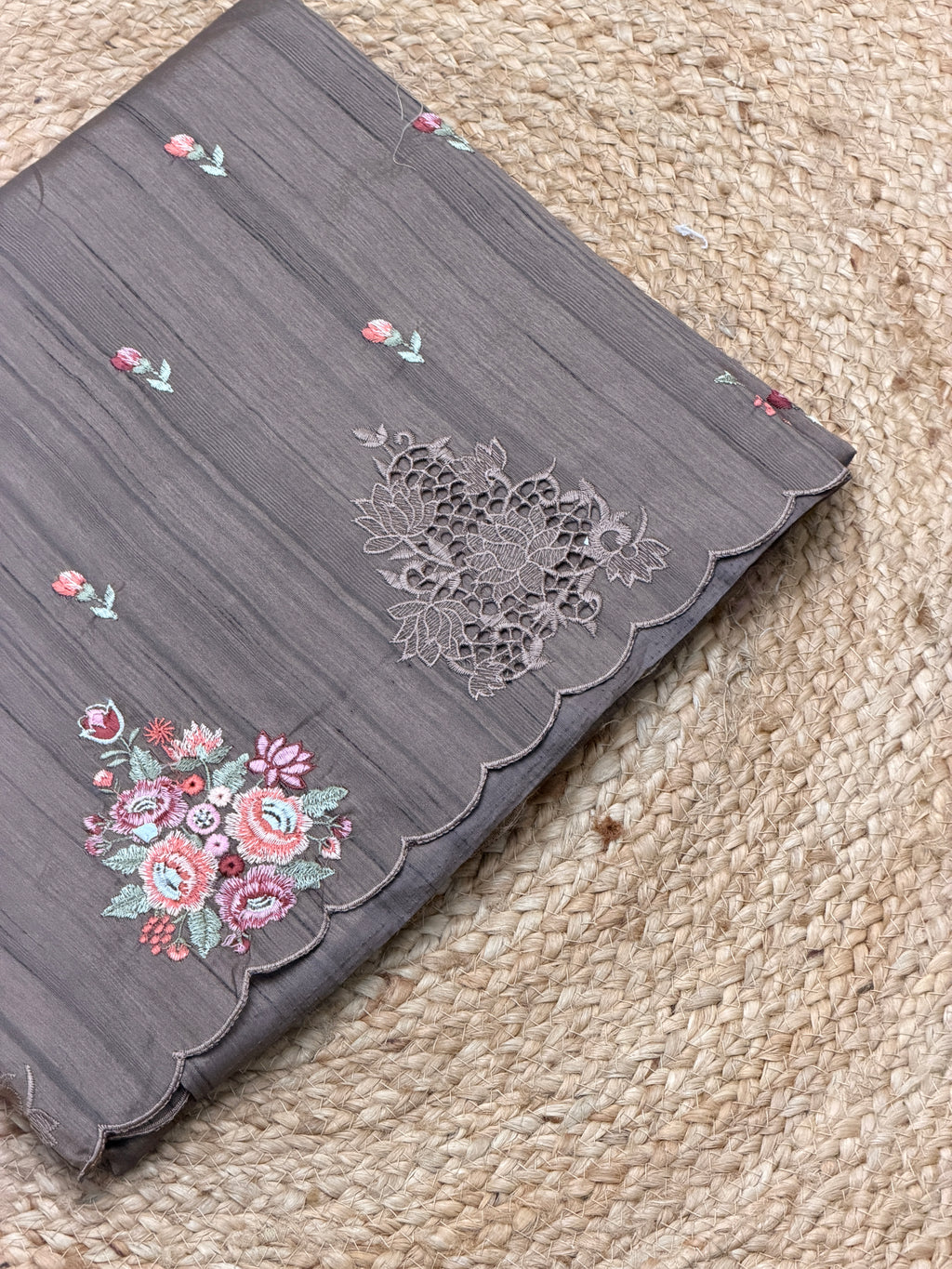 SCALLOPED SAREE WITH FLORAL DETAILING