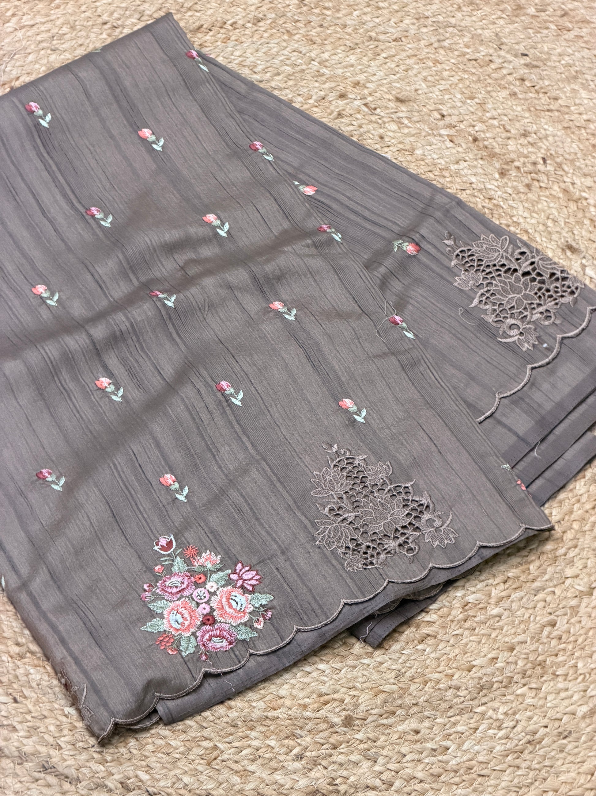 SCALLOPED SAREE WITH FLORAL DETAILING