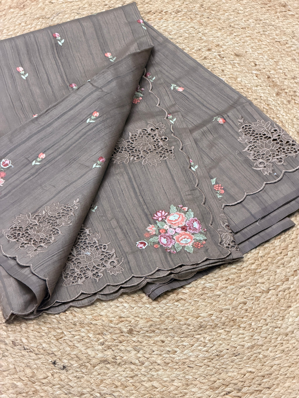 SCALLOPED SAREE WITH FLORAL DETAILING
