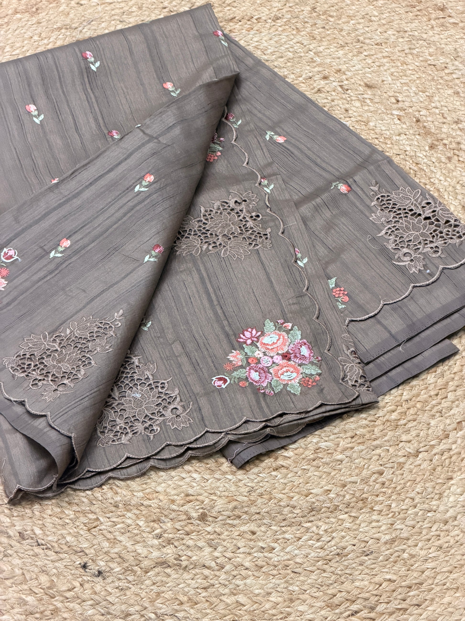 SCALLOPED SAREE WITH FLORAL DETAILING